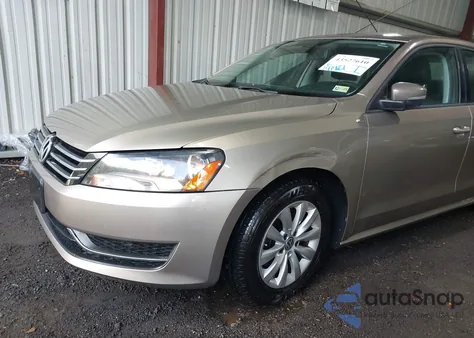 2015 Volkswagen Passat 1.8T Wolfsburg Edition z USA, uszkodzony, nr VIN 1VWAS7A3XFC015898